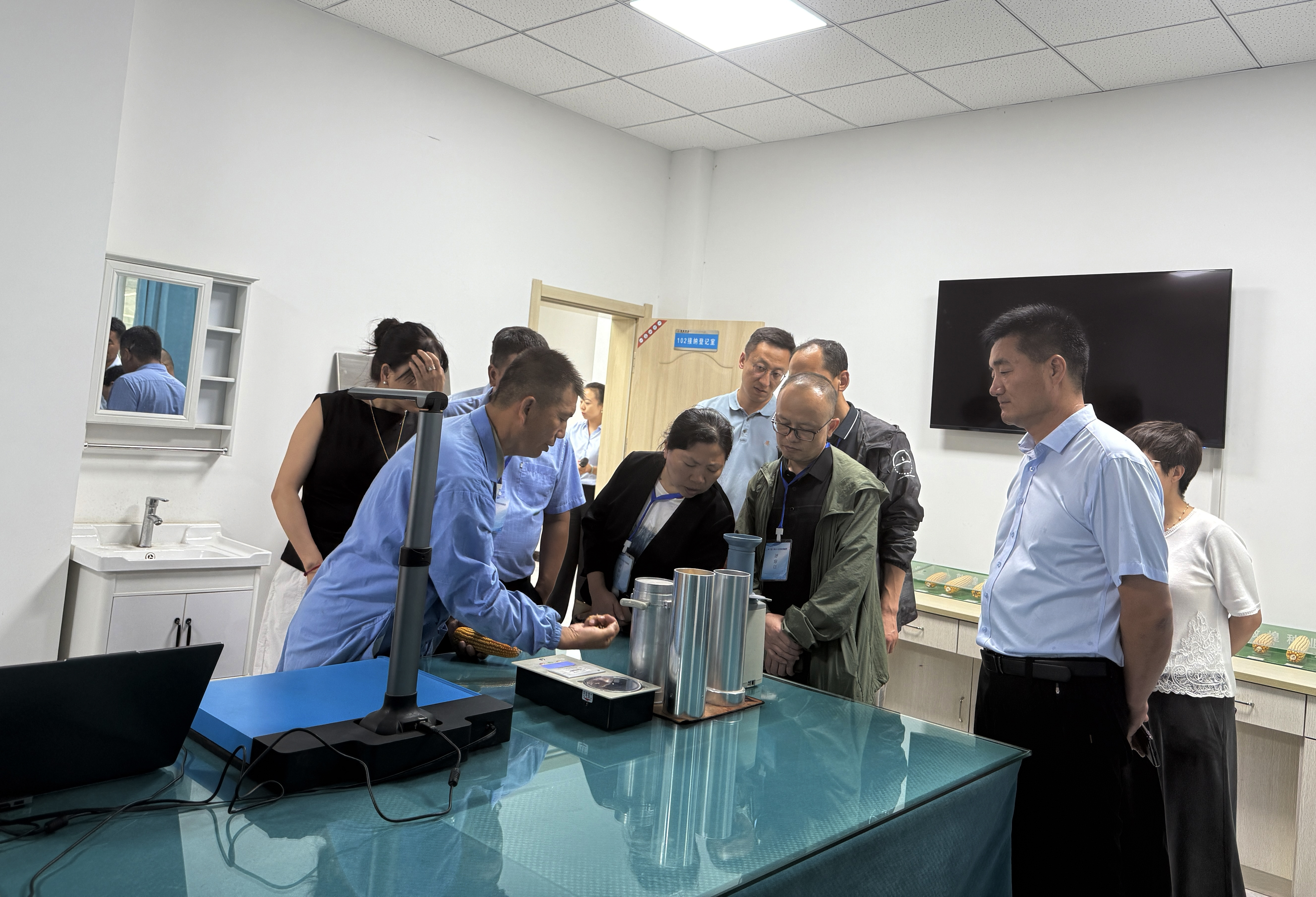 敦煌種業(yè)接受第九屆甘肅省人民政府質(zhì)量獎(jiǎng)評(píng)審專家組現(xiàn)場(chǎng)評(píng)審